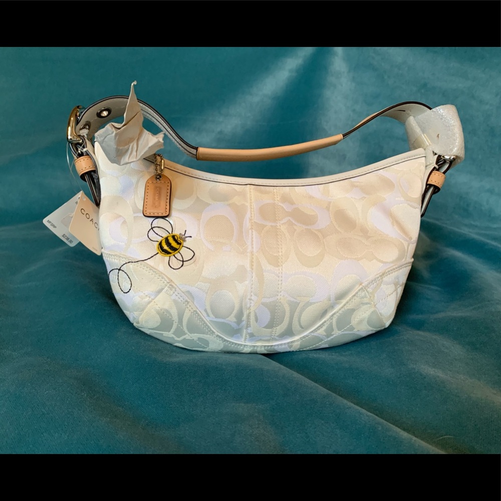 Coach signature style handbag (Authentic)